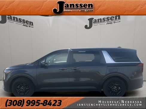 Used 2026 Kia Carnival FWD image 1