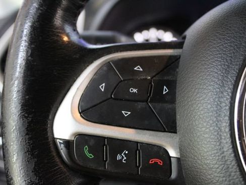 Used 2020 Jeep Renegade Latitude w/ Cold Weather Group AWD/4WD image 16