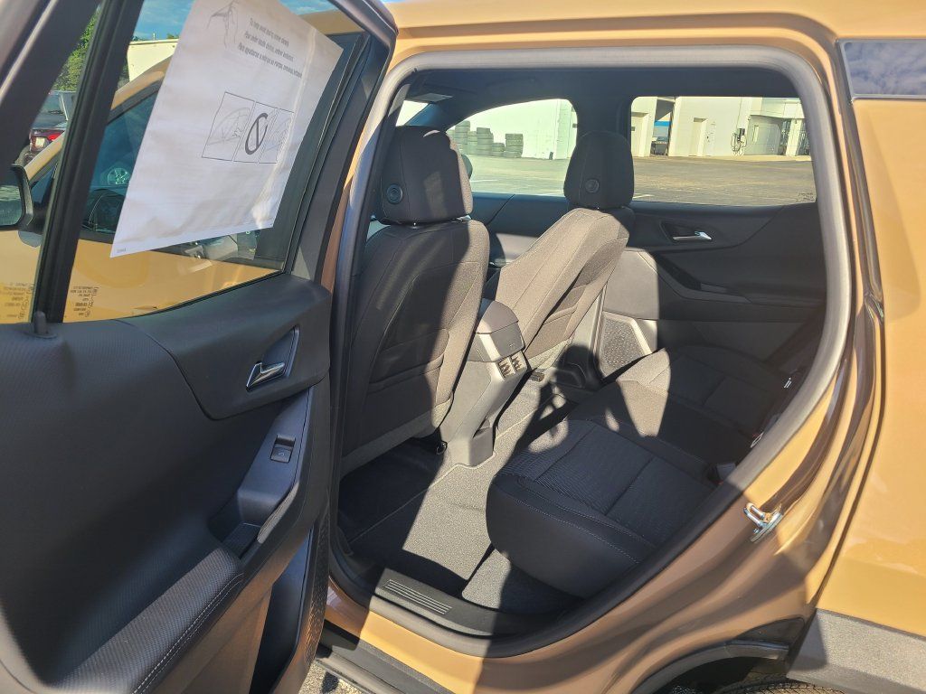 New 2027 Chevrolet Equinox LT AWD/4WD image 16