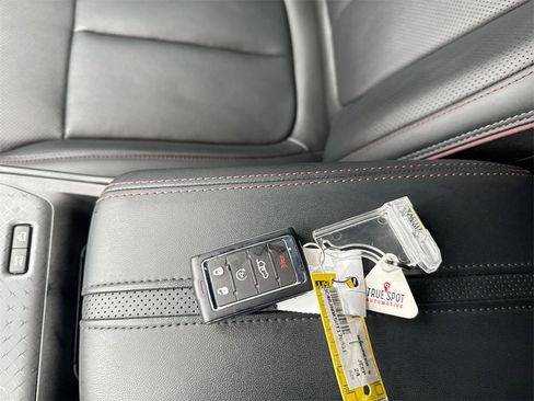 Used 2024 Jeep Wagoneer Launch Edition image 36