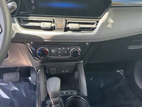Used 2025 Chevrolet TrailBlazer LT AWD/4WD image 24