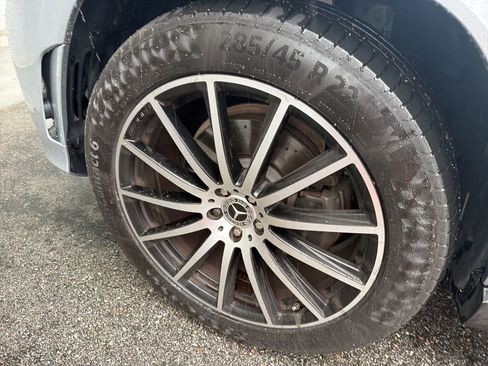 Used 2022 Mercedes-Benz GLS 450 4MATIC image 11