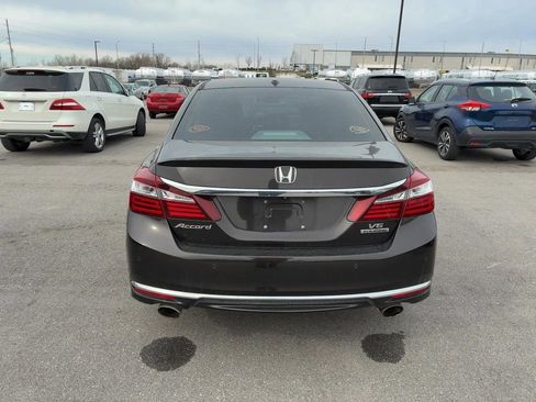 Used 2017 Honda Accord Touring image 7
