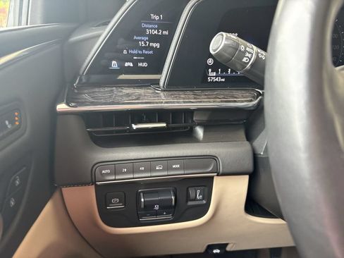 Certified 2023 Cadillac Escalade Premium Luxury w/ Performance Package AWD/4WD image 18