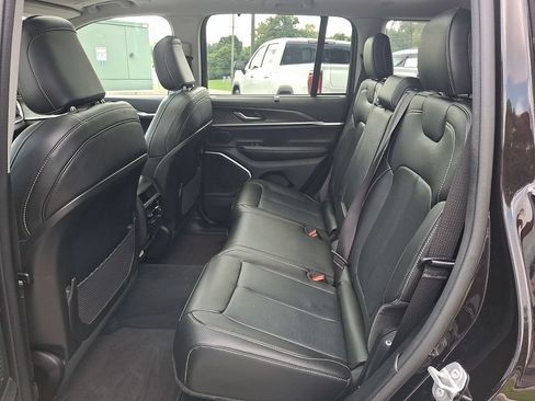 Used 2022 Jeep Grand Cherokee Limited 4xe w/ Luxury Tech Group II AWD/4WD image 10