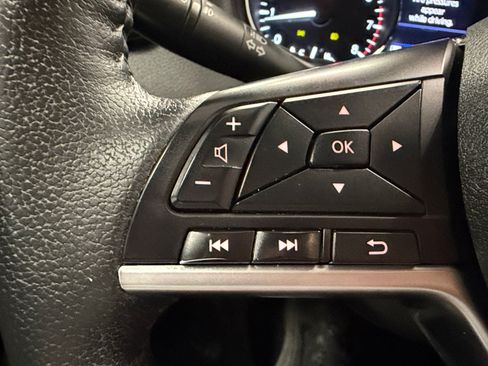 Used 2020 Nissan Rogue SL FWD image 17
