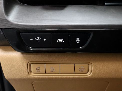 Used 2023 Kia Carnival EX FWD image 27