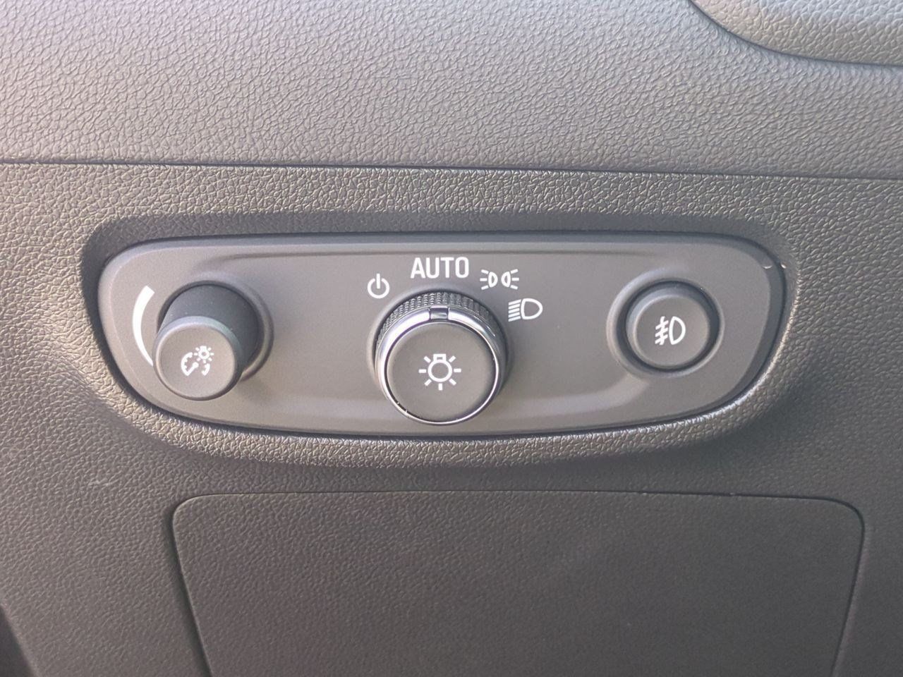 Used 2023 Buick Encore GX Select w/ Sport Touring Package FWD image 18