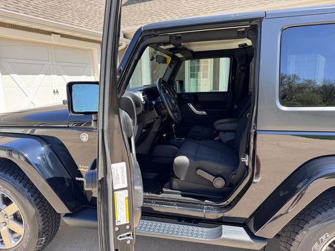 Used 2012 Jeep Wrangler Sahara w/ Connectivity Group AWD/4WD image 10