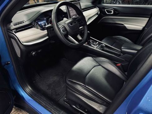 Used 2025 Jeep Compass Limited image 16