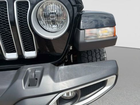 Used 2022 Jeep Wrangler Unlimited Sahara w/ Cold Weather Group AWD/4WD image 10