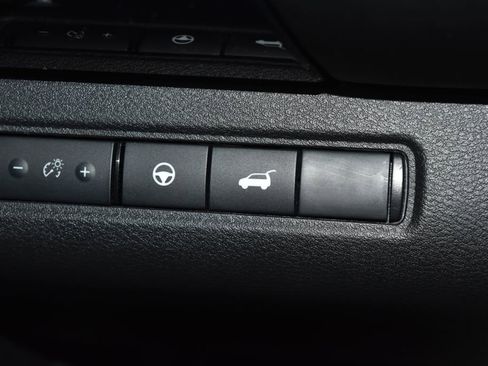 Used 2025 Nissan Pathfinder SV AWD/4WD image 18