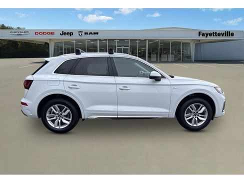 Used 2023 Audi Q5 2.0T Premium image 2