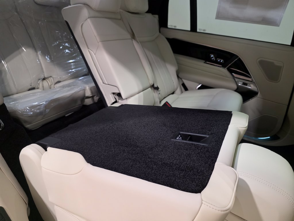 New 2027 Land Rover Range Rover Long Wheelbase SE AWD/4WD image 13
