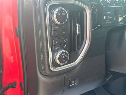 Used 2022 GMC Sierra 2500 SLT w/ SLT Preferred Package AWD/4WD image 28