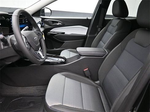 New 2026 Chevrolet Trax LT w/ Midnight Edition image 16