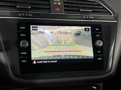 Used 2022 Volkswagen Tiguan SEL R-Line image 17
