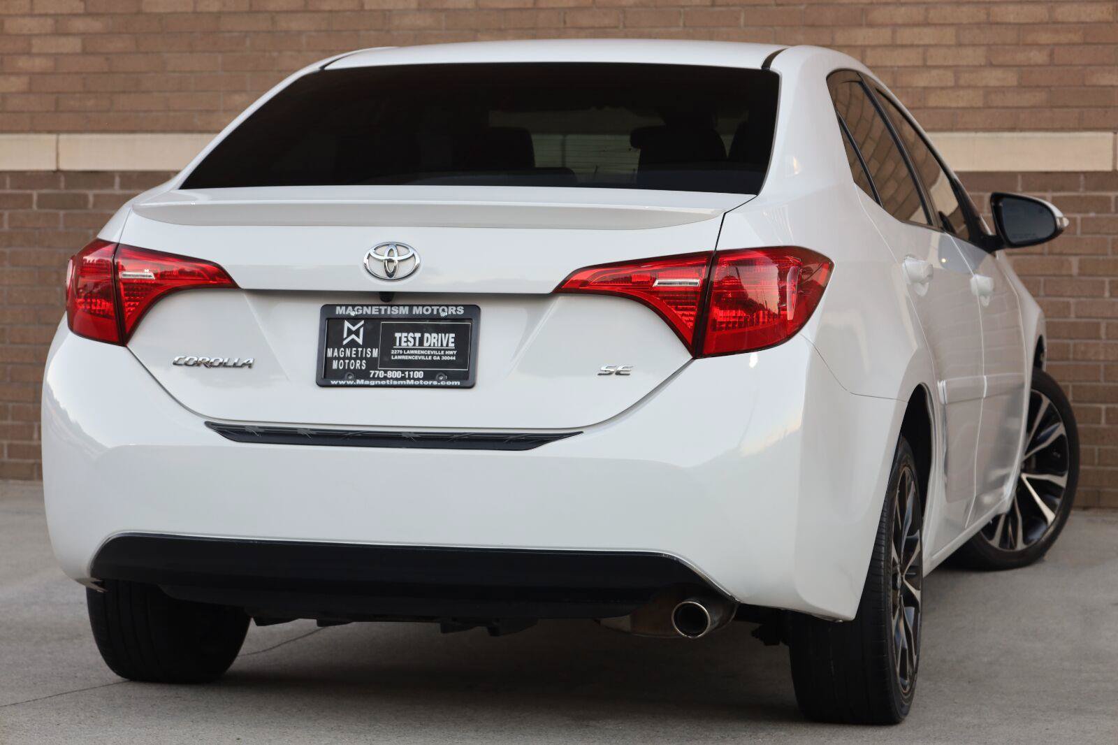 Used 2017 Toyota Corolla SE w/ Body Protection Package FWD image 11
