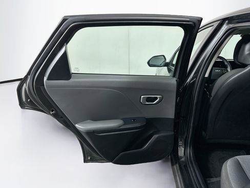 Used 2025 Kia K4 FWD image 25