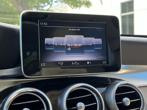 Used 2018 Mercedes-Benz GLC 300 image 24
