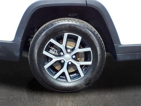 Used 2023 Jeep Grand Cherokee L Limited AWD/4WD image 3