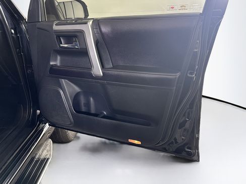 Used 2016 Toyota 4Runner Limited image 33