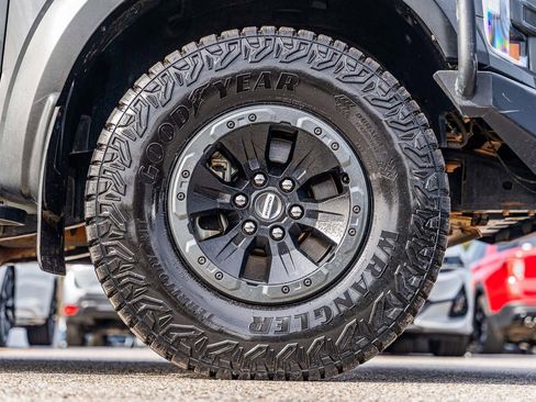 Certified 2018 Ford F150 Raptor w/ Equipment Group 802A Luxury image 8