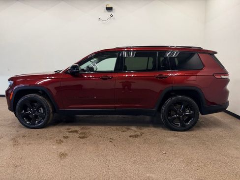 Used 2023 Jeep Grand Cherokee L Limited w/ Black Appearance Package AWD/4WD image 2