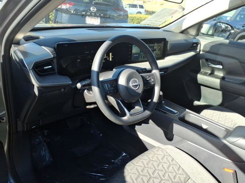 Certified 2025 Nissan Kicks SV image 15