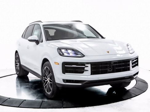 Certified 2025 Porsche Cayenne image 9