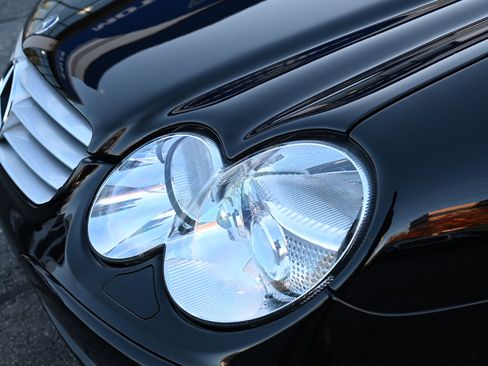 Used 2005 Mercedes-Benz SL 55 AMG image 12