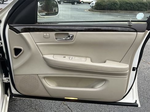 Used 2011 Cadillac DTS Luxury image 14