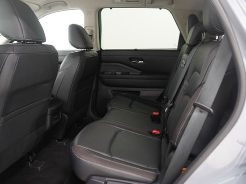 Used 2022 Nissan Pathfinder SL image 24