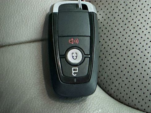 Used 2020 Ford Escape SE image 34