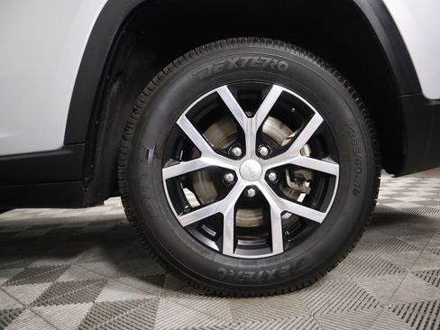 Used 2024 Jeep Grand Cherokee L Limited image 32