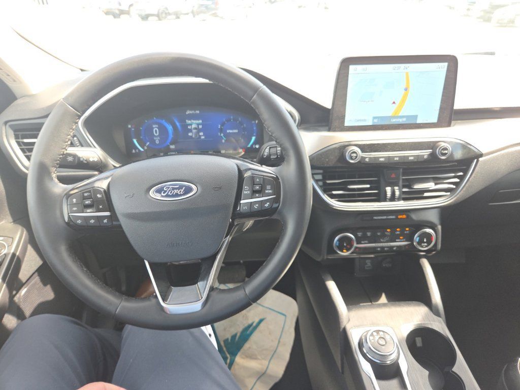 Used 2022 Ford Escape Titanium w/ Class II Trailer Tow Package AWD/4WD image 19