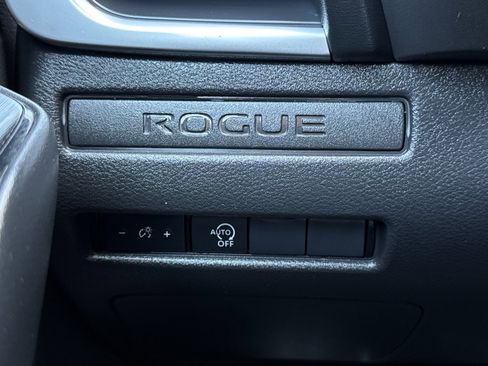 Used 2023 Nissan Rogue S image 28
