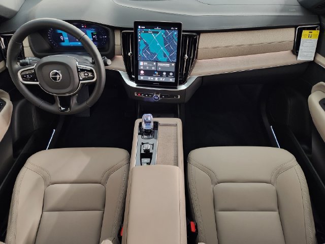 New 2026 Volvo XC90 T8 Plus w/ Protection Package Premier AWD/4WD image 4