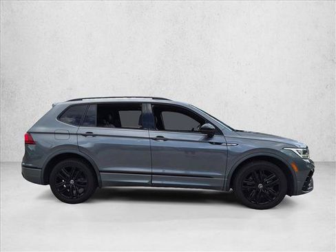 Used 2022 Volkswagen Tiguan SE R-Line FWD image 4