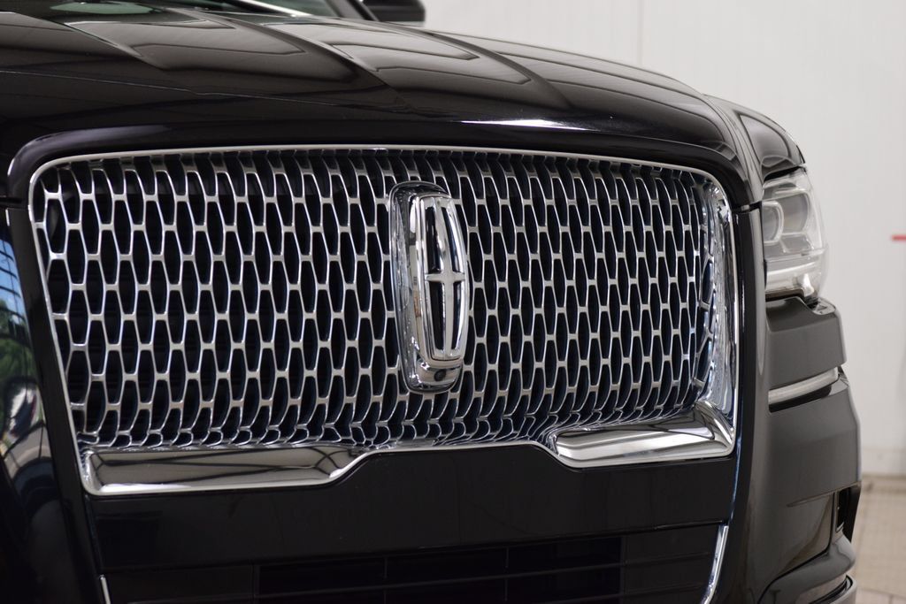 Used 2024 Lincoln Navigator L 4WD image 11