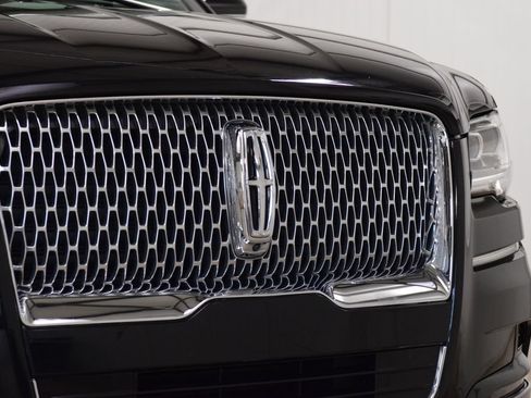 Used 2024 Lincoln Navigator L 4WD image 11