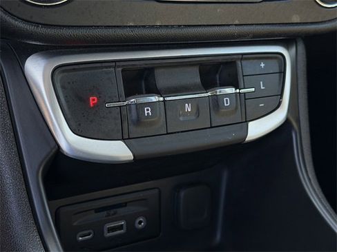 Used 2024 GMC Terrain SLT image 16