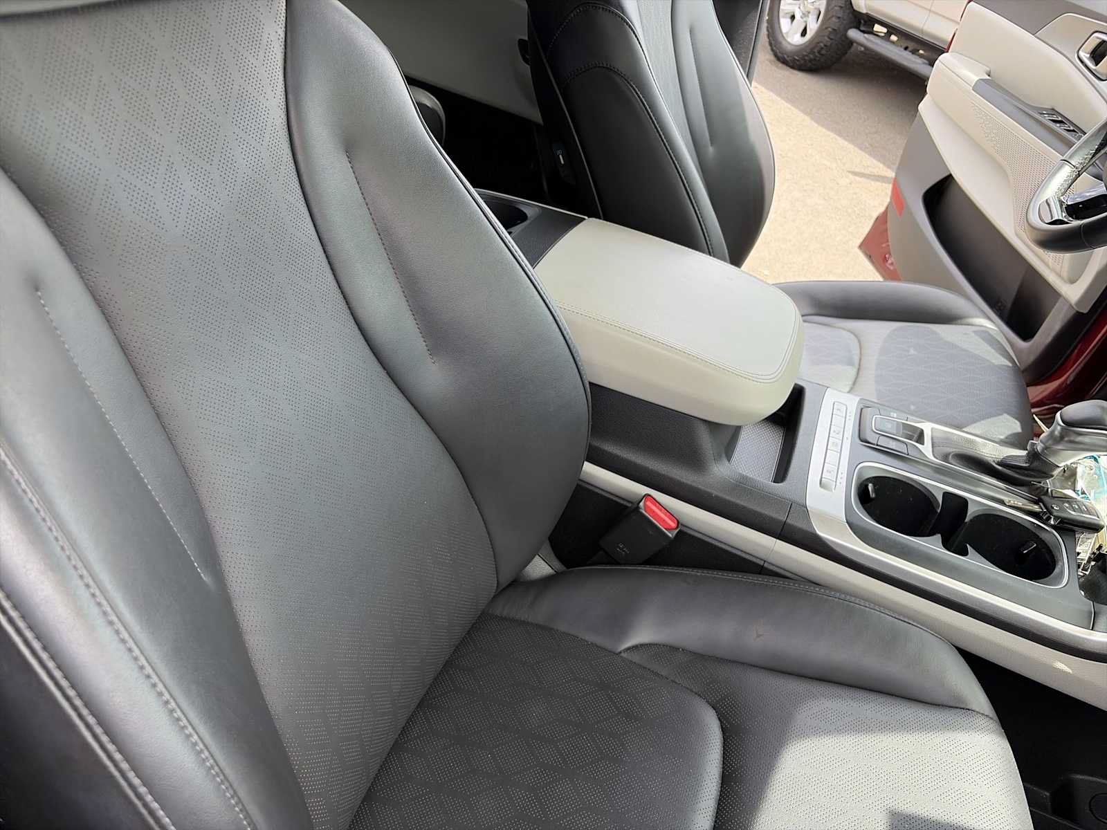 Used 2024 Kia Carnival LX FWD image 25