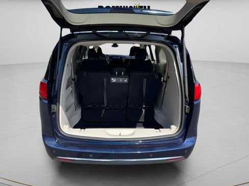 Used 2017 Chrysler Pacifica Touring-L FWD image 13