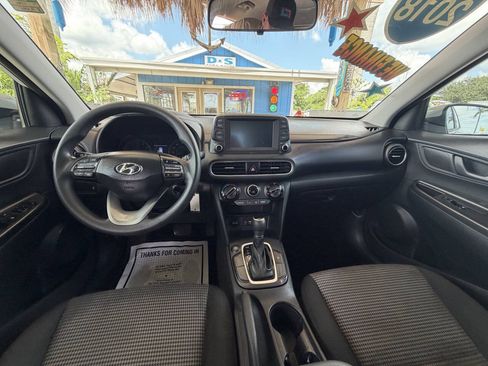 Used 2018 Hyundai Kona SE FWD image 17