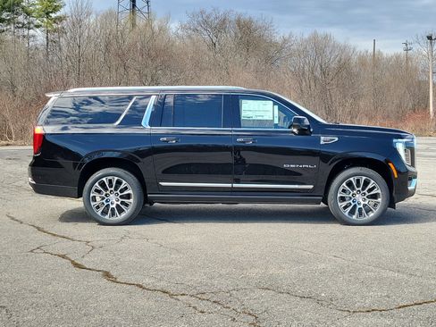 New 2026 GMC Yukon XL Denali w/ Sun & Power Step Package image 8