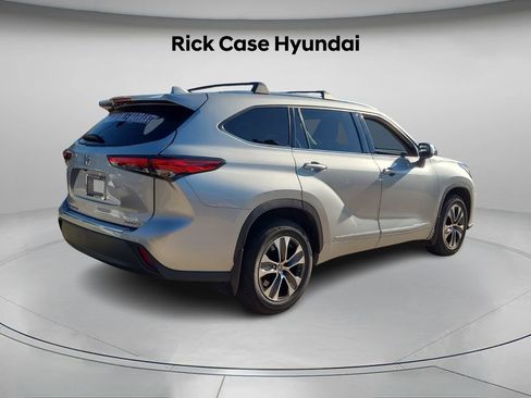 Used 2020 Toyota Highlander XLE image 7