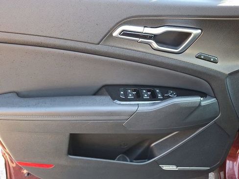 Used 2025 Kia Sportage SX image 15