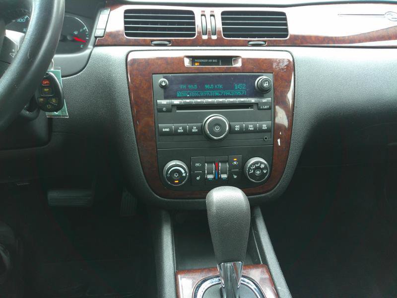 Used 2011 Chevrolet Impala LTZ FWD image 15