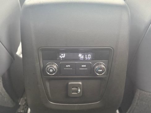 Used 2019 Buick Enclave Essence image 18